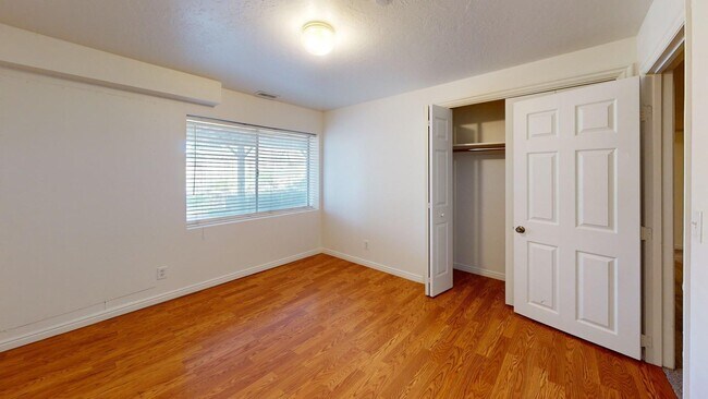 Building Photo - Freshly Updated Gem in Desirable East Side Sandy