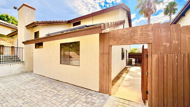 Building Photo - Wonderful Split-level Home with Spacious B...