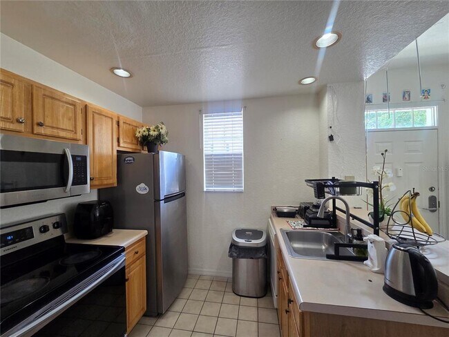 Building Photo - 4013 Venetian Bay Dr