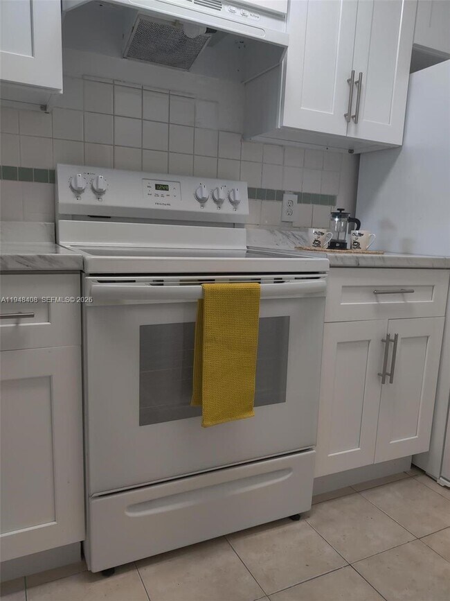 Building Photo - 1740 Palm Cove Blvd