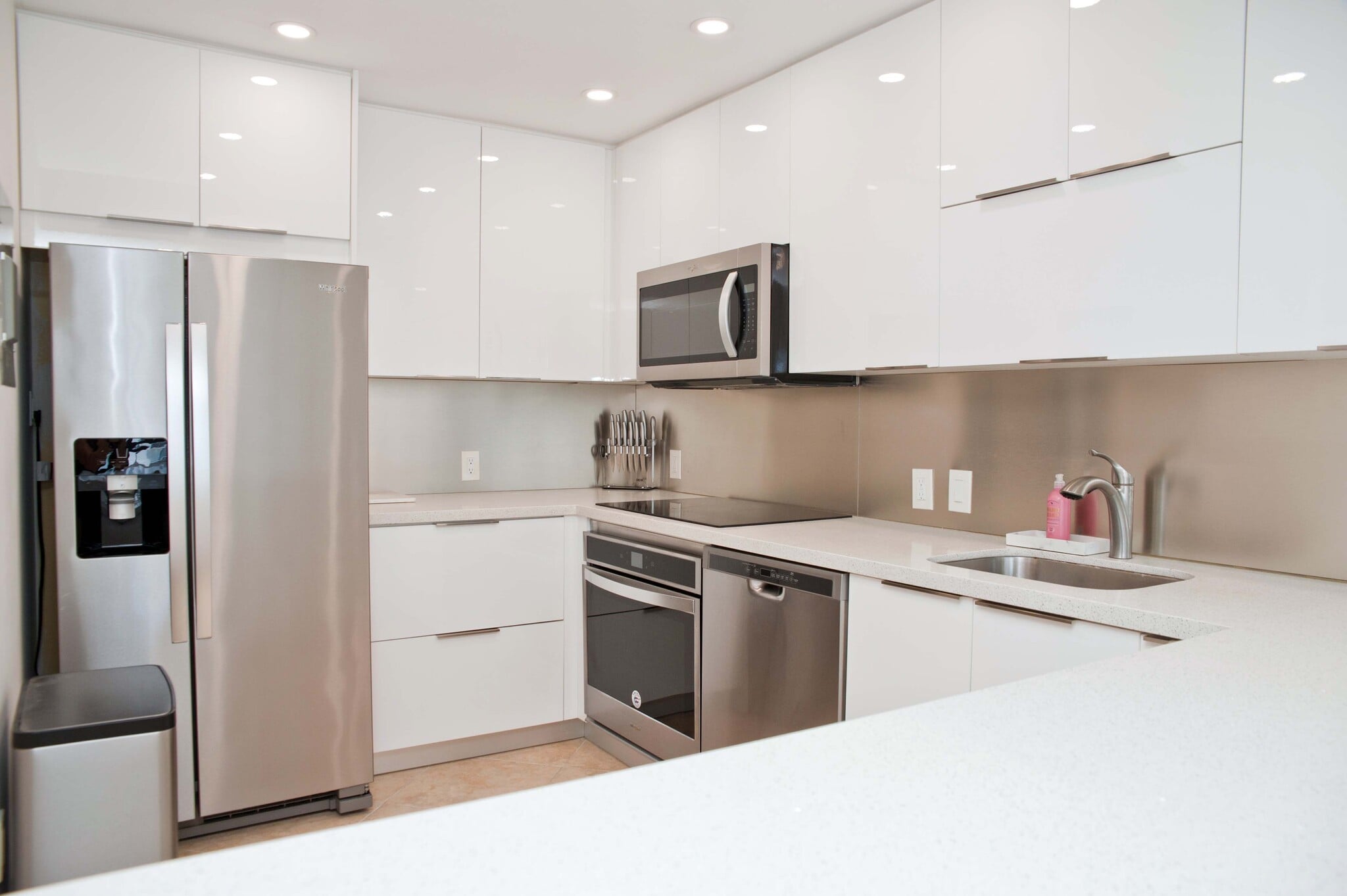 Building Photo - 3675 N Country Club Dr