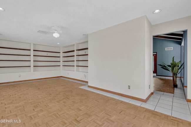 Building Photo - 6820 Villa Hermosa Dr