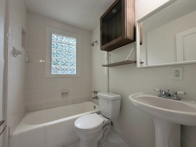 Building Photo - 429 Deering Rd NW