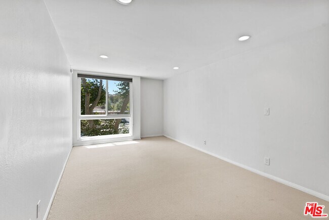 Building Photo - 1340 S Beverly Glen Blvd