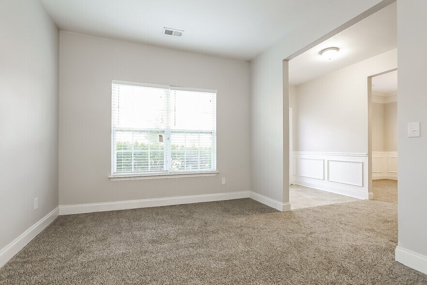 Building Photo - 1895 Logan Ridge Cir