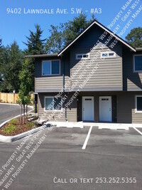 Building Photo - Spacious 2 bedroom 2.5 bath Townhome