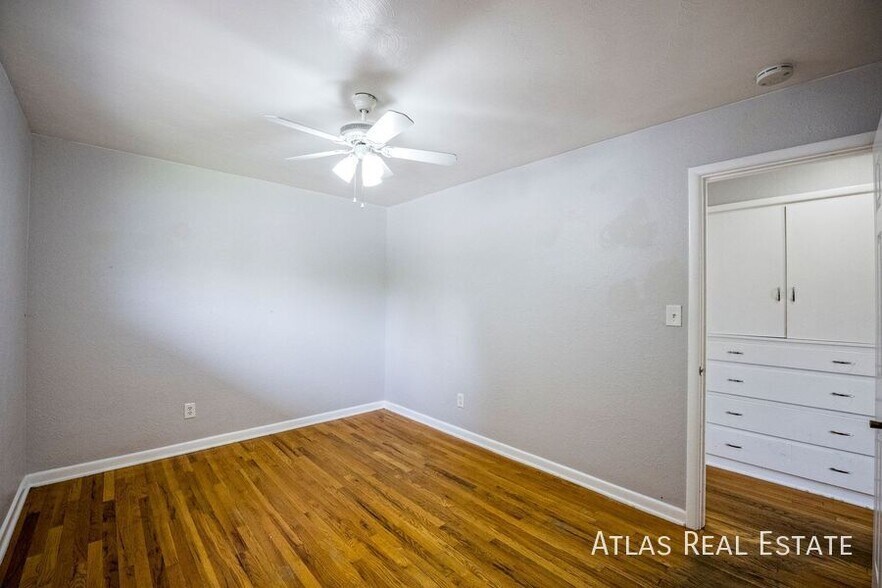 Building Photo - 4 S Jackson St