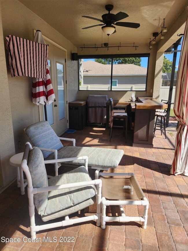 Building Photo - 220 Northgrove Dr