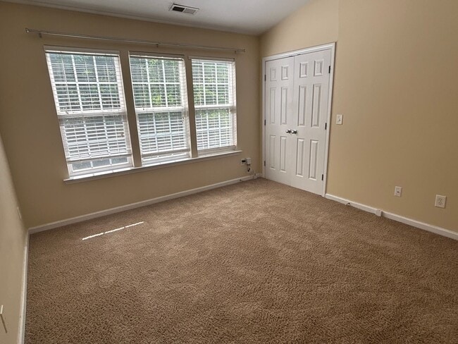 Building Photo - 2 Bed | 2.5 Bath End Unit Townhome in Rale...