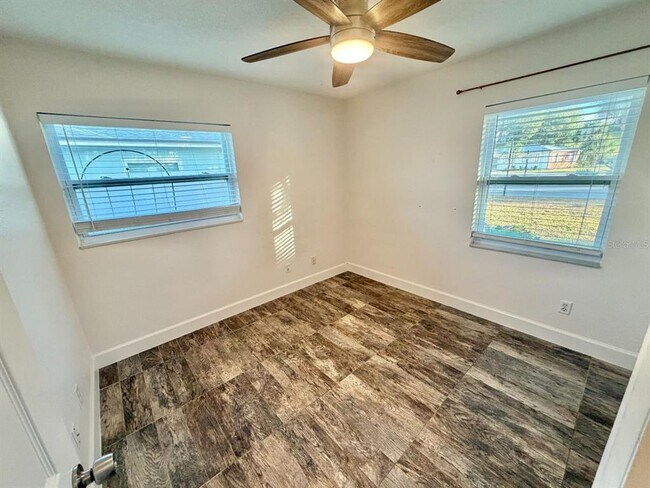 Building Photo - 653 Sherwood Dr