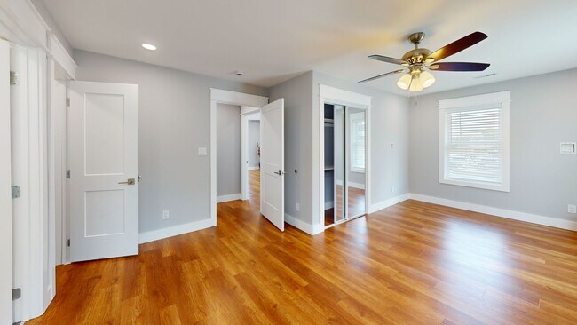 Building Photo - $1810 per Bedroom | 6BR/6BA in Fort Sander...