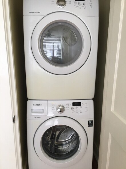 Stacked full size washer/dryer - 1004 Scott St