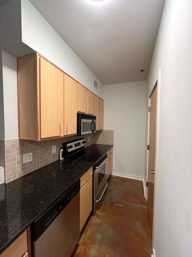Building Photo - Urban Living at Bristol on Broadway – Walk to Vanderbilt, Studio Unit with Washer/Dryer, Assigned...