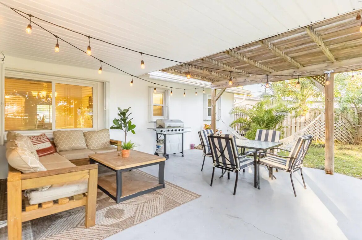 Building Photo - 1447 Caribbean Dr