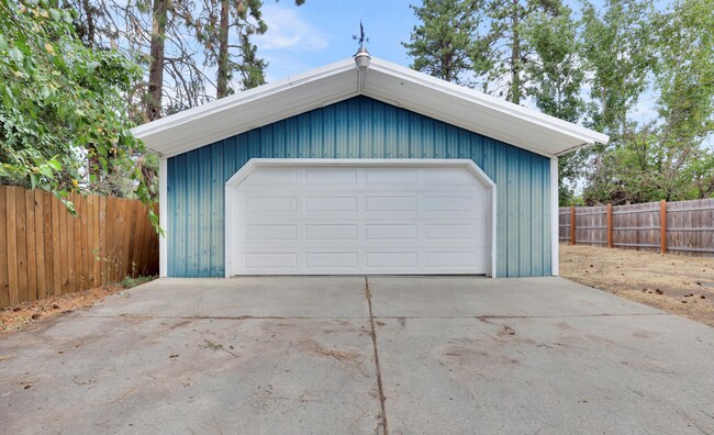 Building Photo - Charming Unfurnished Spokane Home with Large Shop in a Prime Northwest - Unfurnished