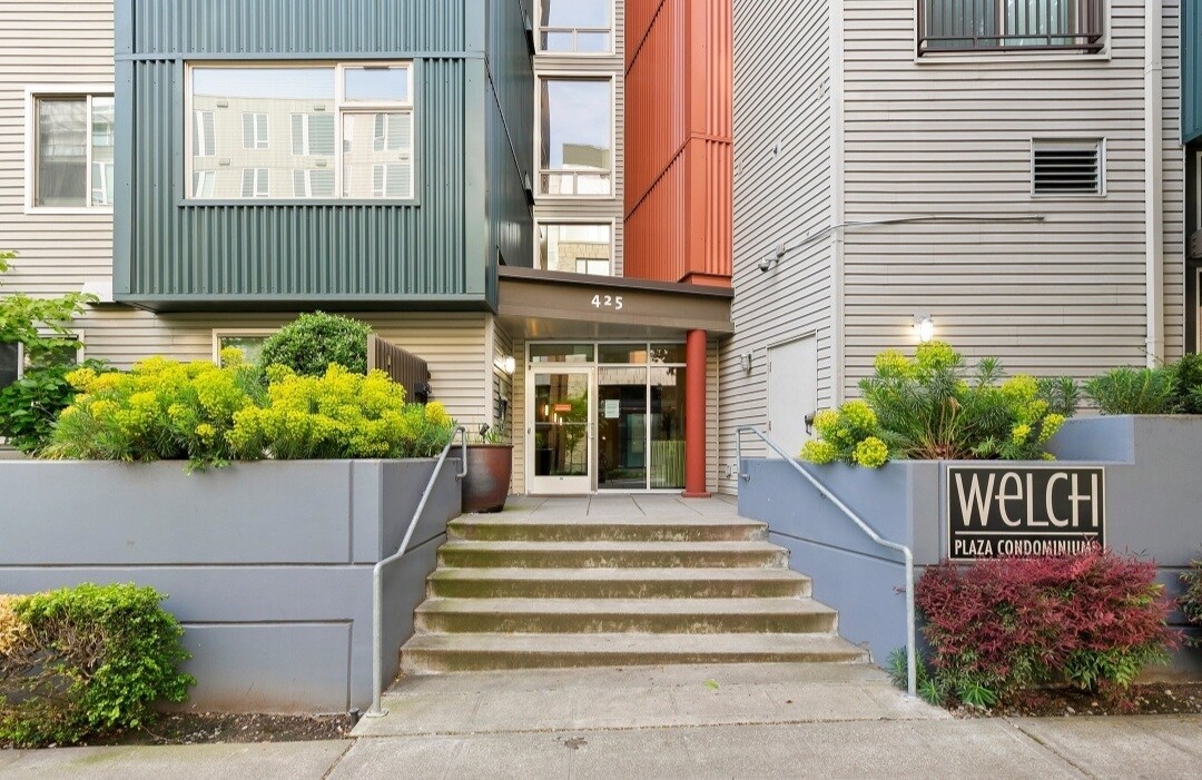Building Photo - 425 23rd Ave S