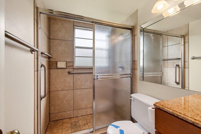 Building Photo - 116 Mansfield C