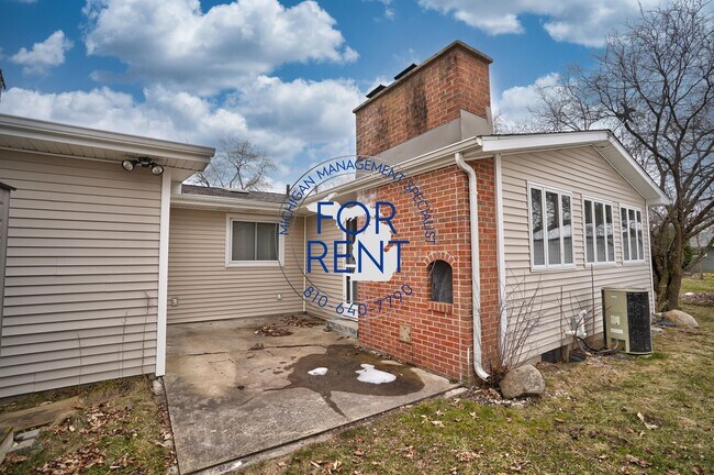Building Photo - 635 Oda St