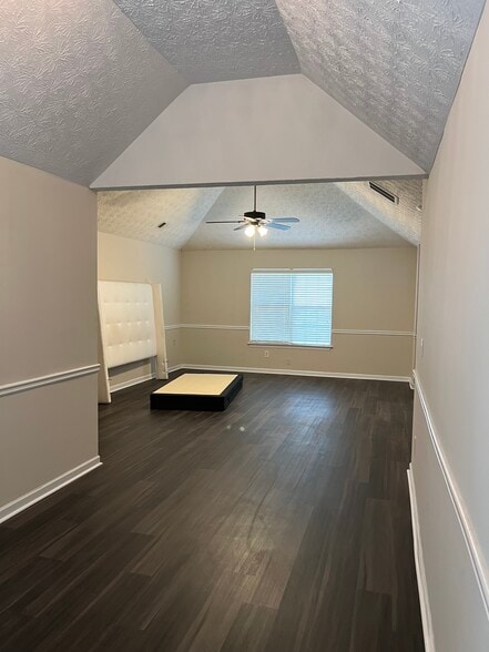 Building Photo - 827 Hannah Ct