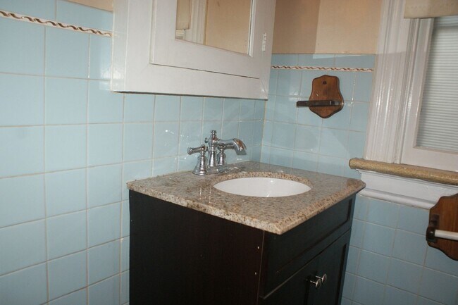 Building Photo - 2646 Terrace Ln
