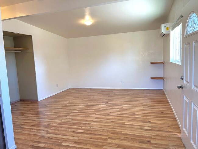 Building Photo - Three Bedroom Two Bathroom Home $2,495 Ria...