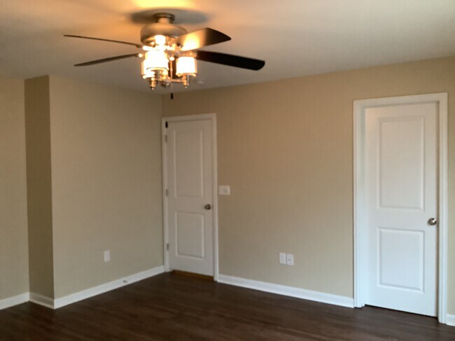 Building Photo - 390 Modesta Rd