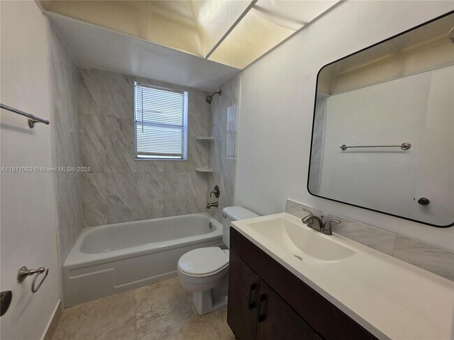 Building Photo - 1830 SW 81st Ave