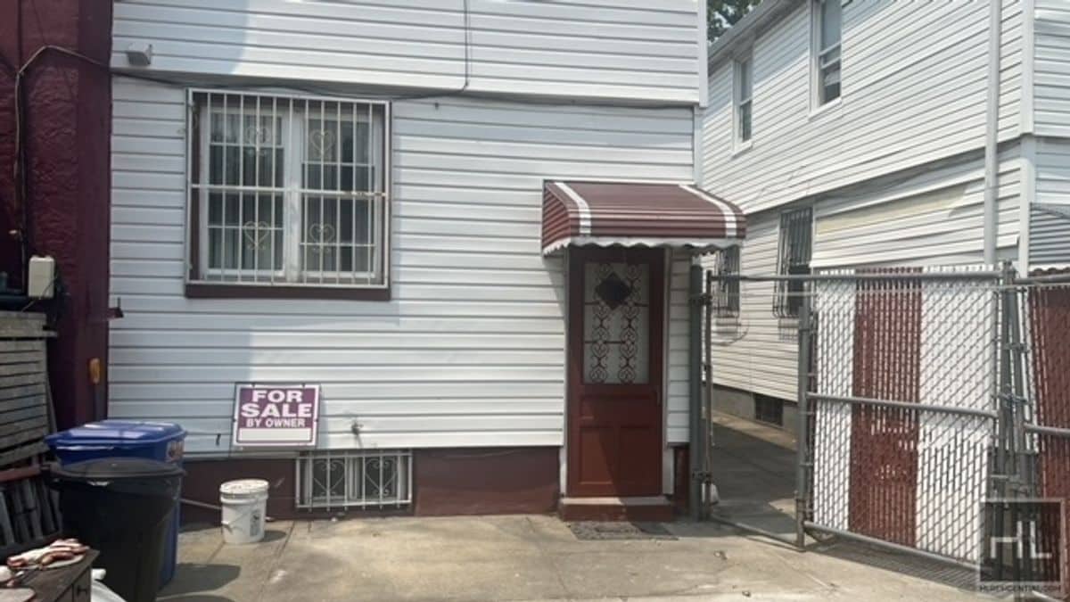 Building Photo - 687 E 46th St