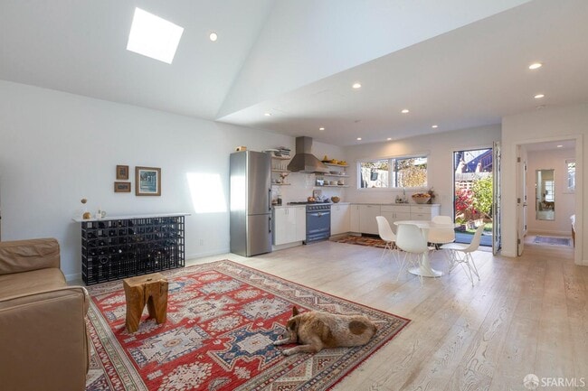 Building Photo - 449 Gates St