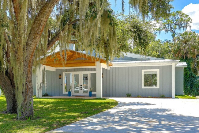 Building Photo - 1026 Lake June Rd