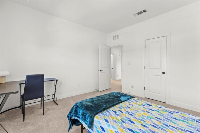 Building Photo - 317 Canyoncrest Wy