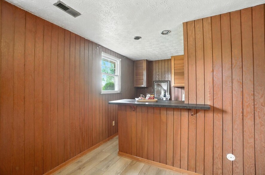 Building Photo - 5200 Williamsburg Cir