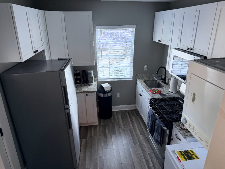 Building Photo - 910 N Rocheblave St