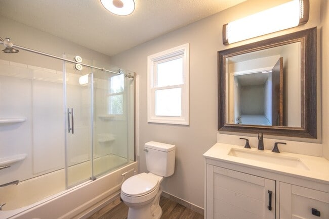 Building Photo - 202 Spring Tree Ln