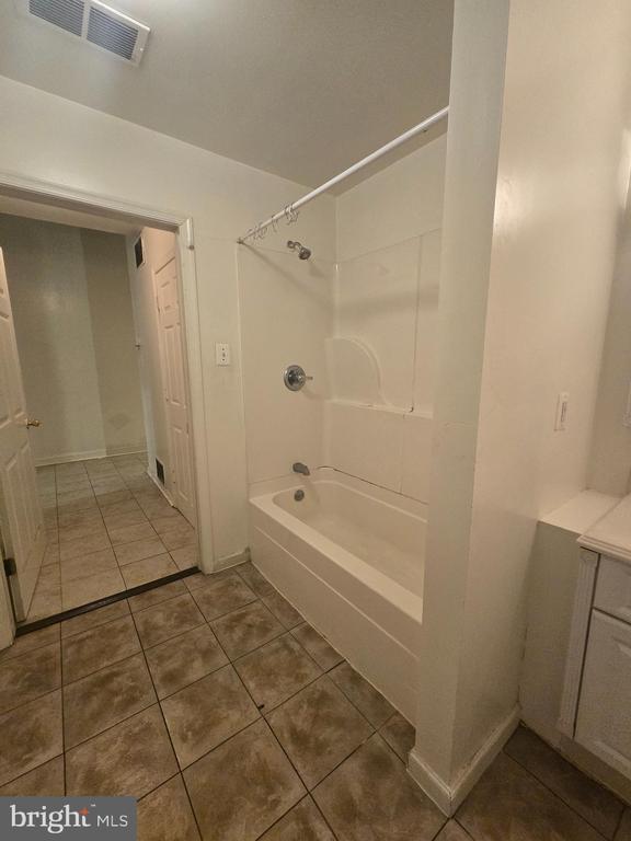 Building Photo - 1304 Walnut St