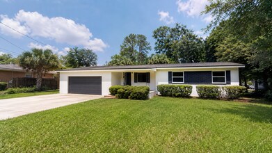 Building Photo - Beautifully Updated 4-Bedroom Home with Modern Finishes & Spacious Backyard