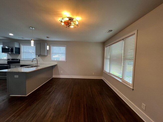Building Photo - Renovated Brick Ranch in NW Charlotte