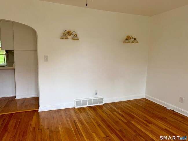 Building Photo - 79 S B St