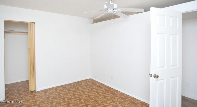 Building Photo - 4741 W Red Wolf Dr