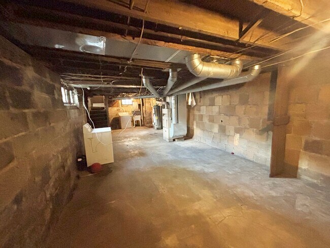 Building Photo - 215-217 Cedarwood Terrace
