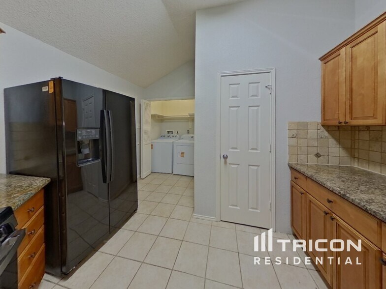 Building Photo - 7015 Escondido Dr