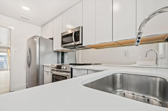 Building Photo - SPRINGHILL OAKS CONDOMINIUMS