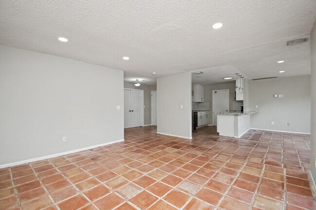 Building Photo - 7407 Silver Woods Ct