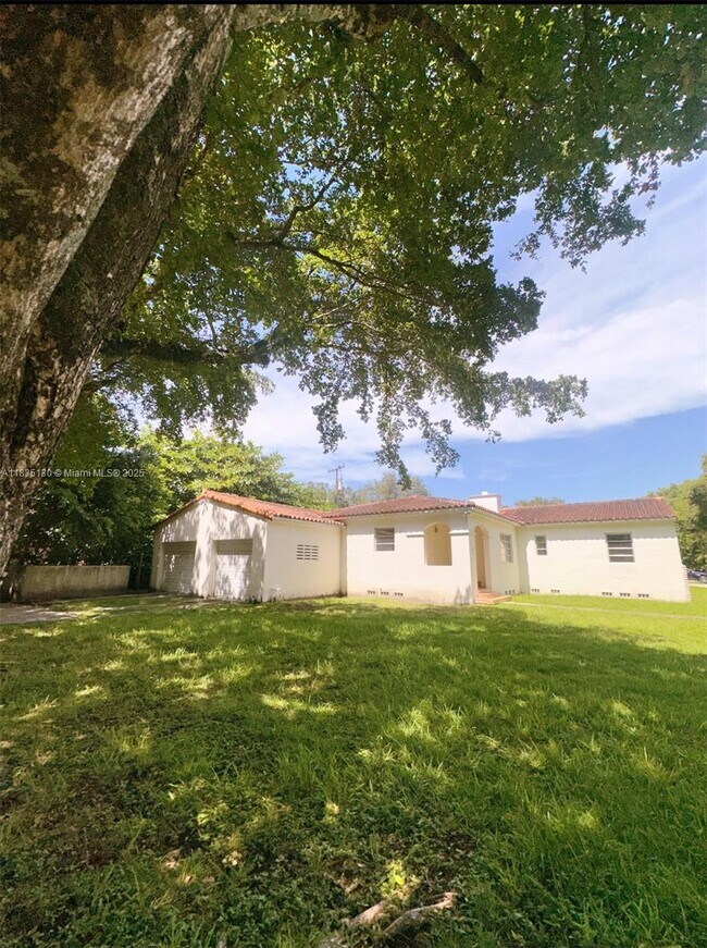 Building Photo - 747 Palermo Ave