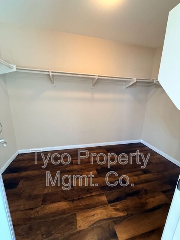 Building Photo - 5215 Sandbar Cove Way