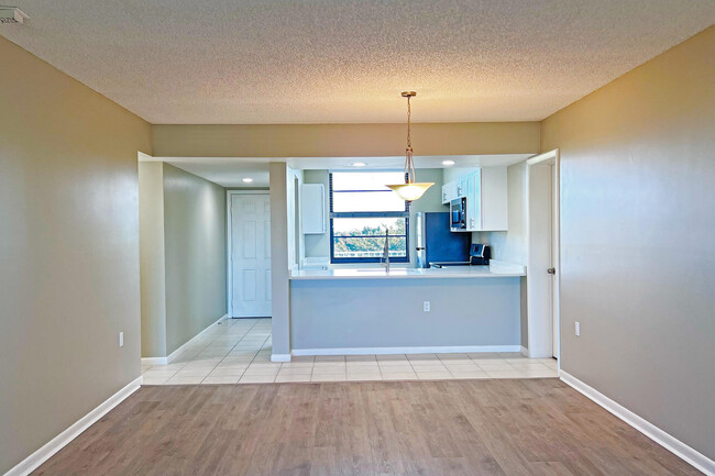 Building Photo - 3650 Whitehall Dr