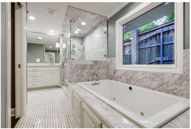 Building Photo - 4024 Inwood Rd