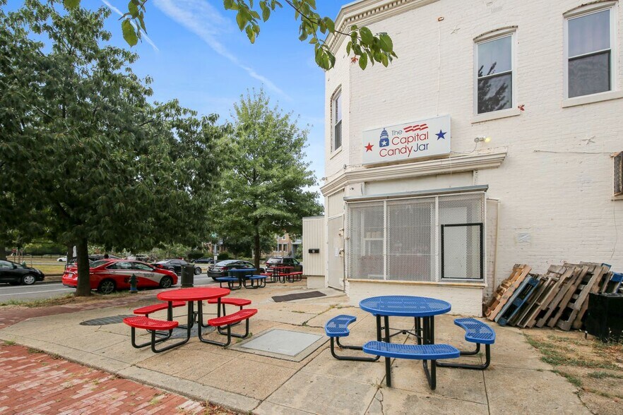 Building Photo - 1110 3rd St NE