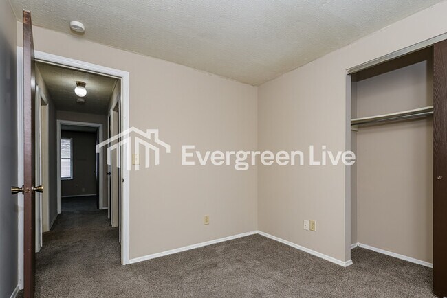 Building Photo - 8620 Baton Rouge Dr