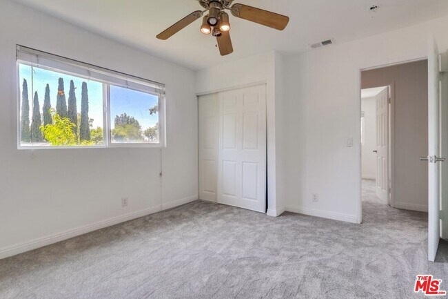 Building Photo - 687 Mt Carmel Dr
